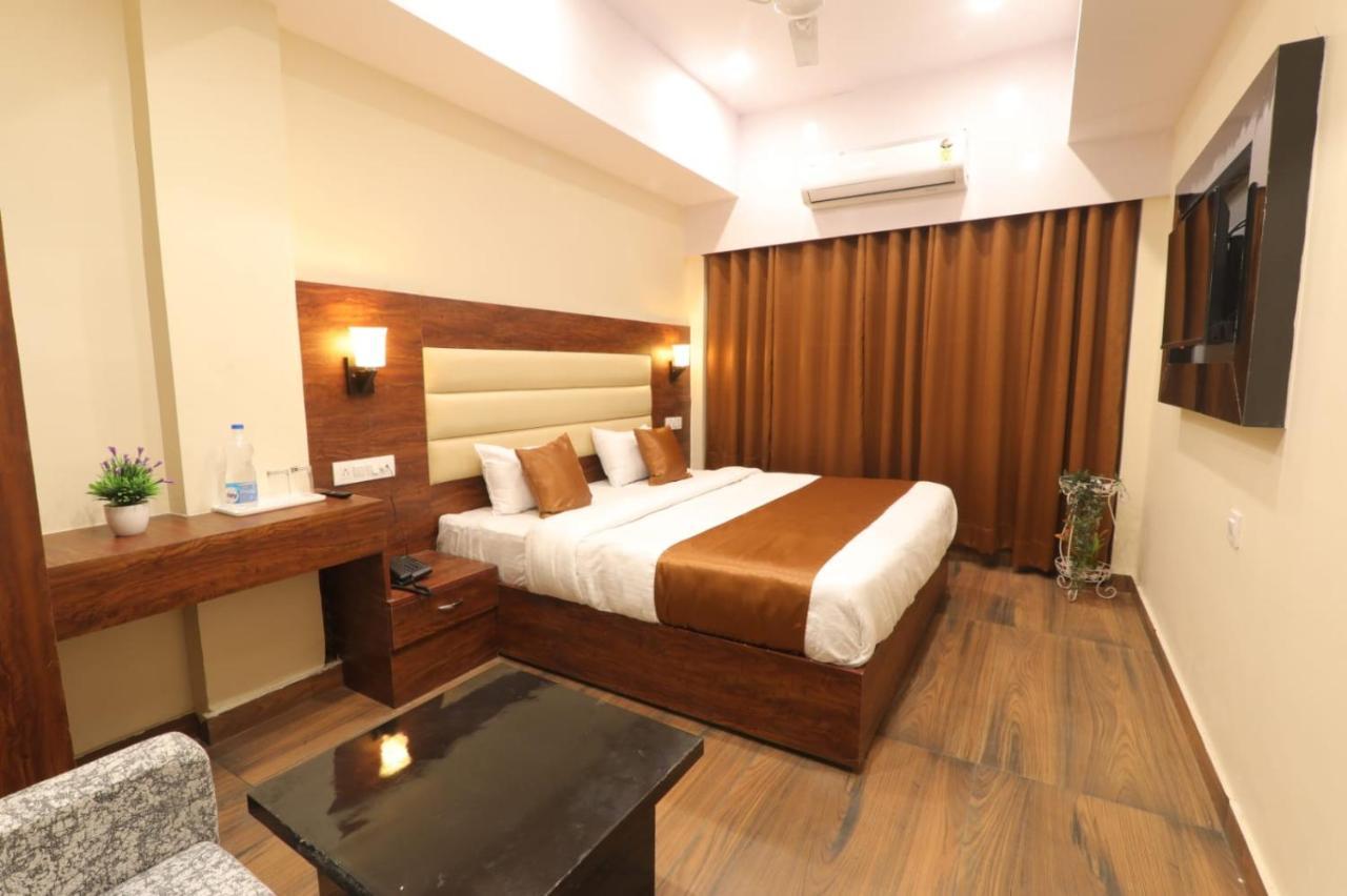 Hotel Blueark Lucknow Ngoại thất bức ảnh