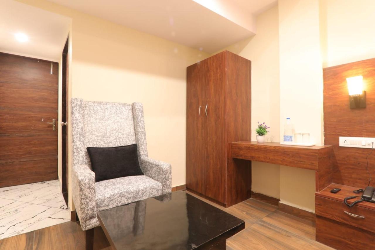 Hotel Blueark Lucknow Ngoại thất bức ảnh