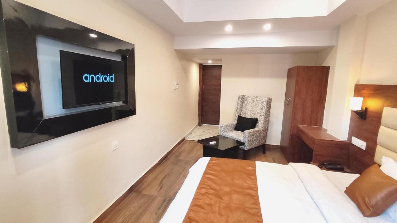 Hotel Blueark Lucknow Ngoại thất bức ảnh