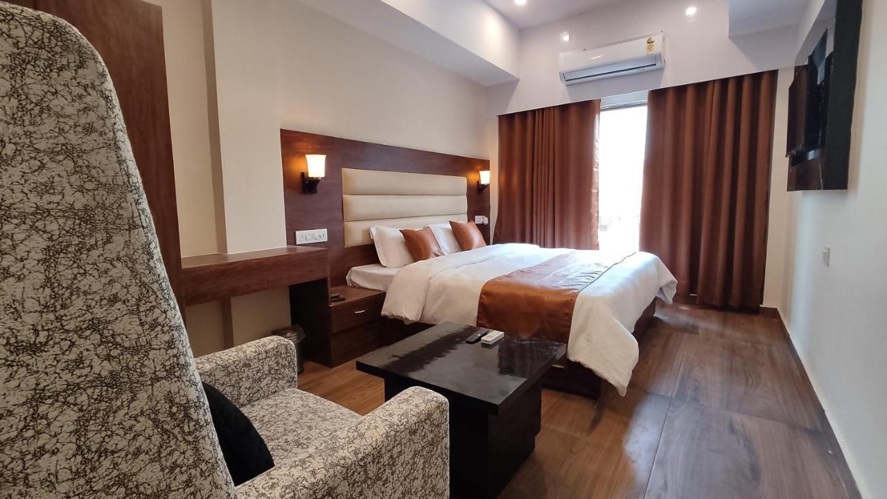 Hotel Blueark Lucknow Ngoại thất bức ảnh