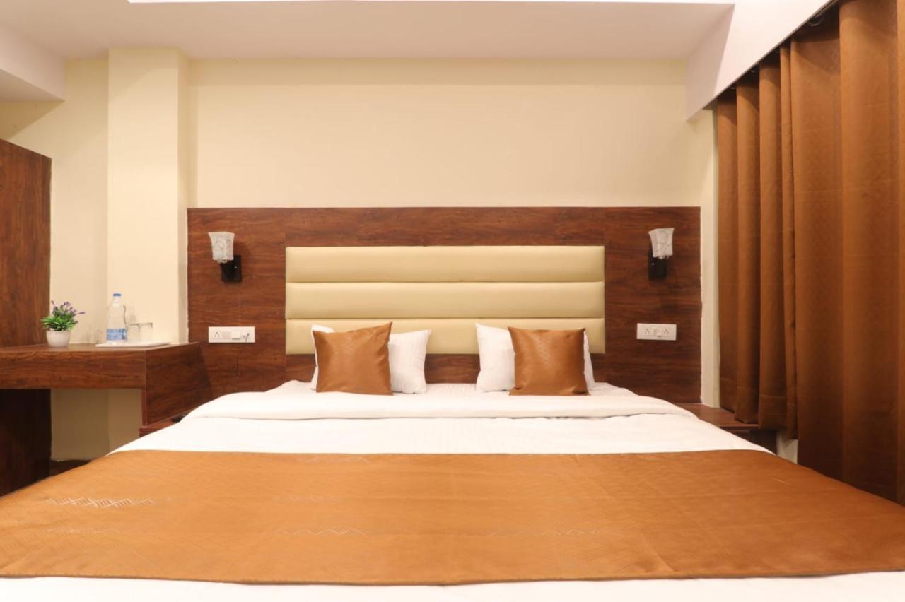 Hotel Blueark Lucknow Ngoại thất bức ảnh