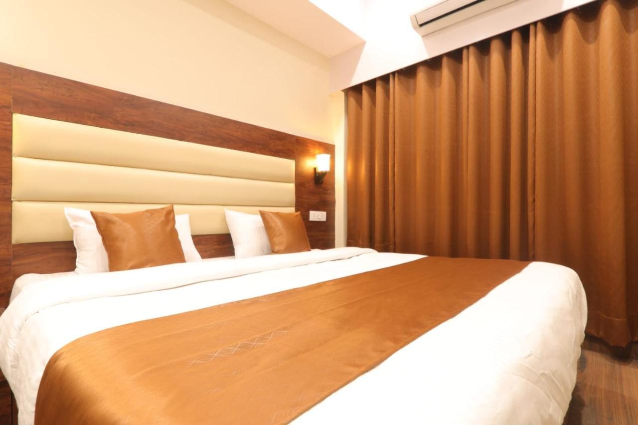 Hotel Blueark Lucknow Ngoại thất bức ảnh