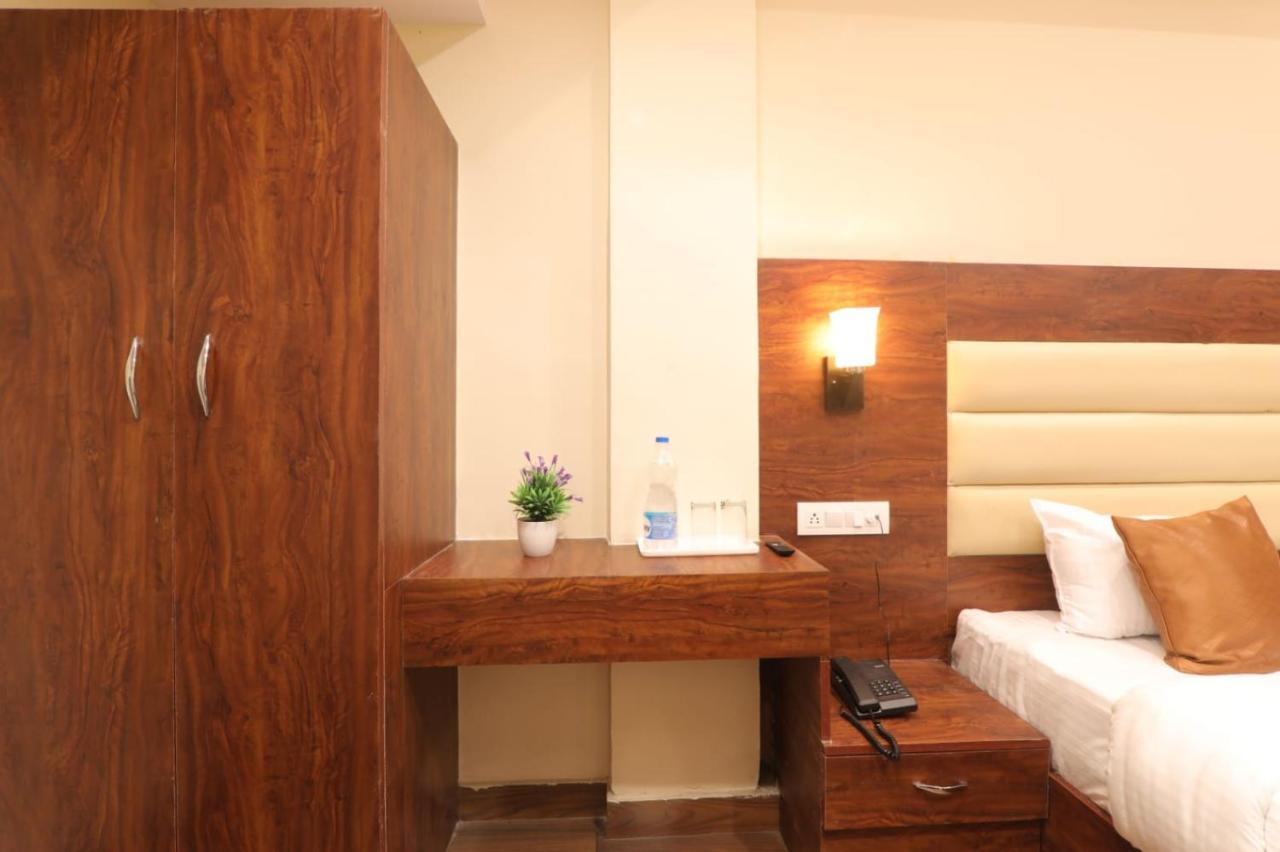 Hotel Blueark Lucknow Ngoại thất bức ảnh