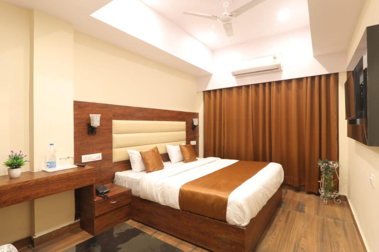 Hotel Blueark Lucknow Ngoại thất bức ảnh