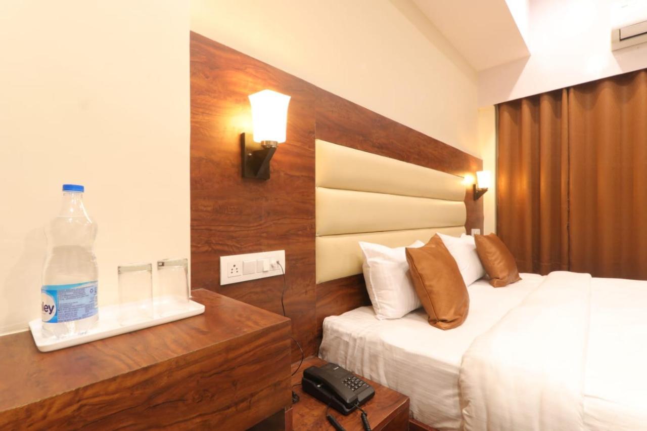 Hotel Blueark Lucknow Ngoại thất bức ảnh