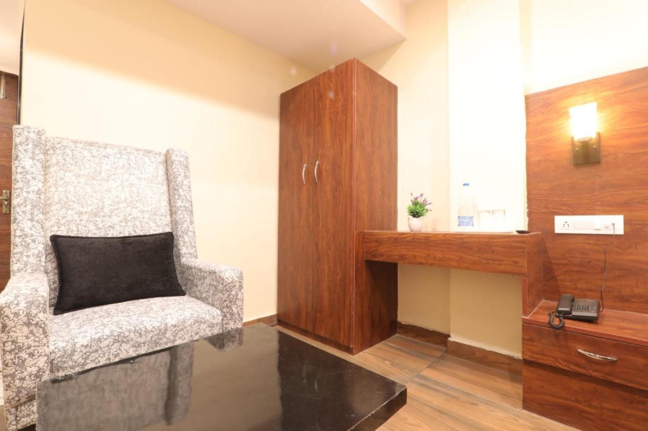Hotel Blueark Lucknow Ngoại thất bức ảnh