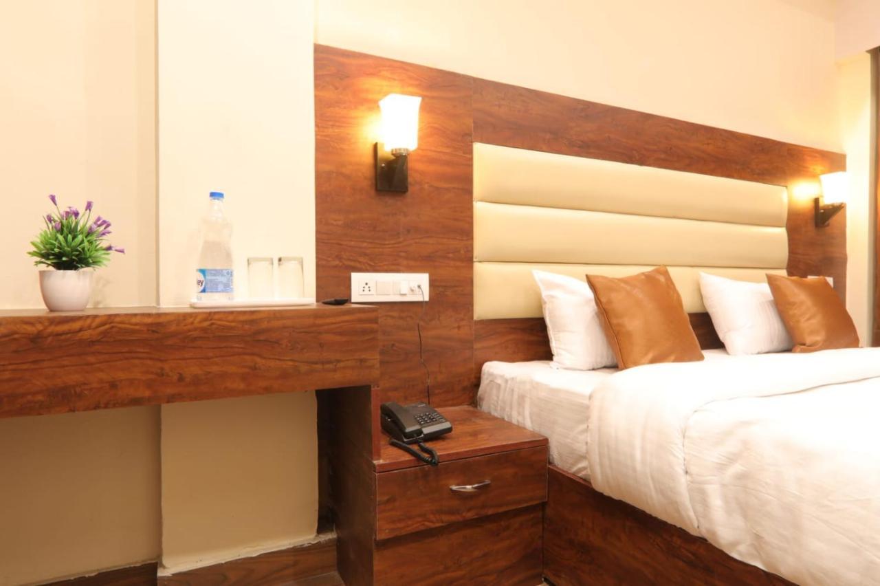 Hotel Blueark Lucknow Ngoại thất bức ảnh